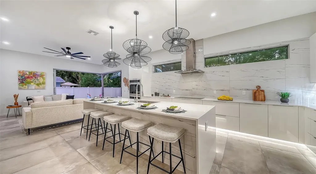 2010 Hyde Park Circle Sarasota FL 34239