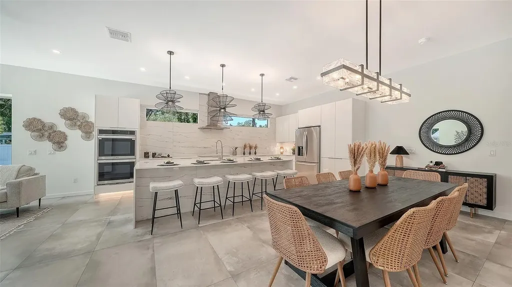 2010 Hyde Park Circle Sarasota FL 34239