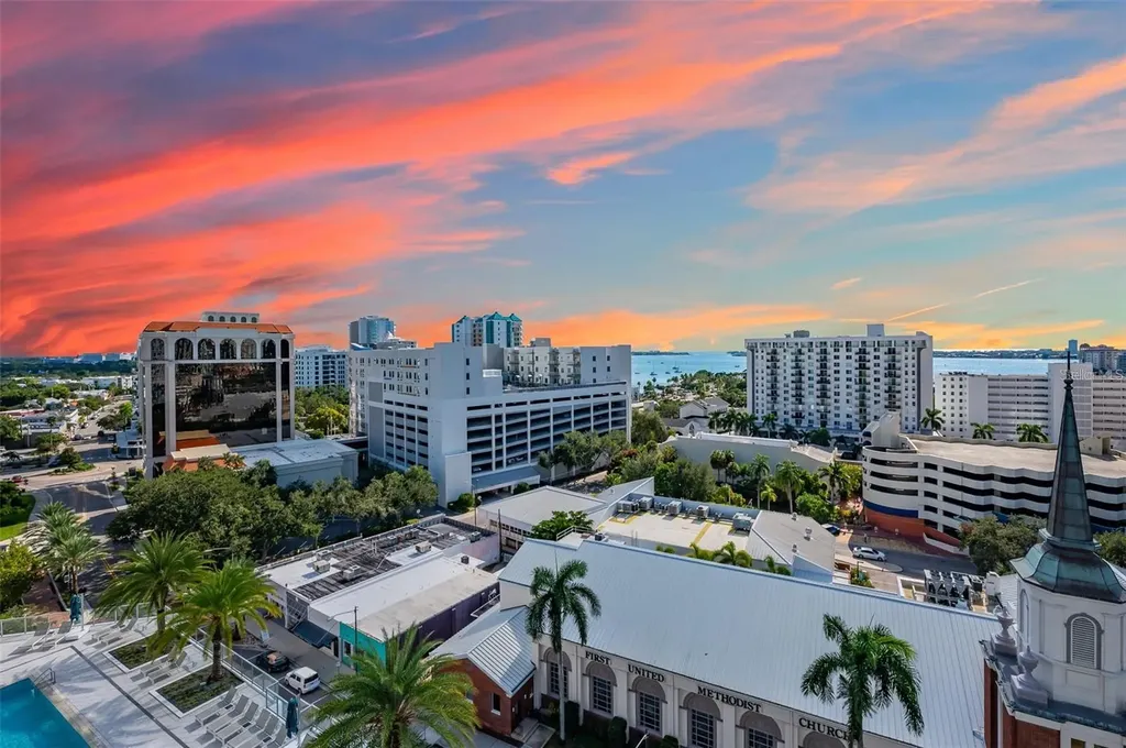 2010 Hyde Park Circle Sarasota FL 34239