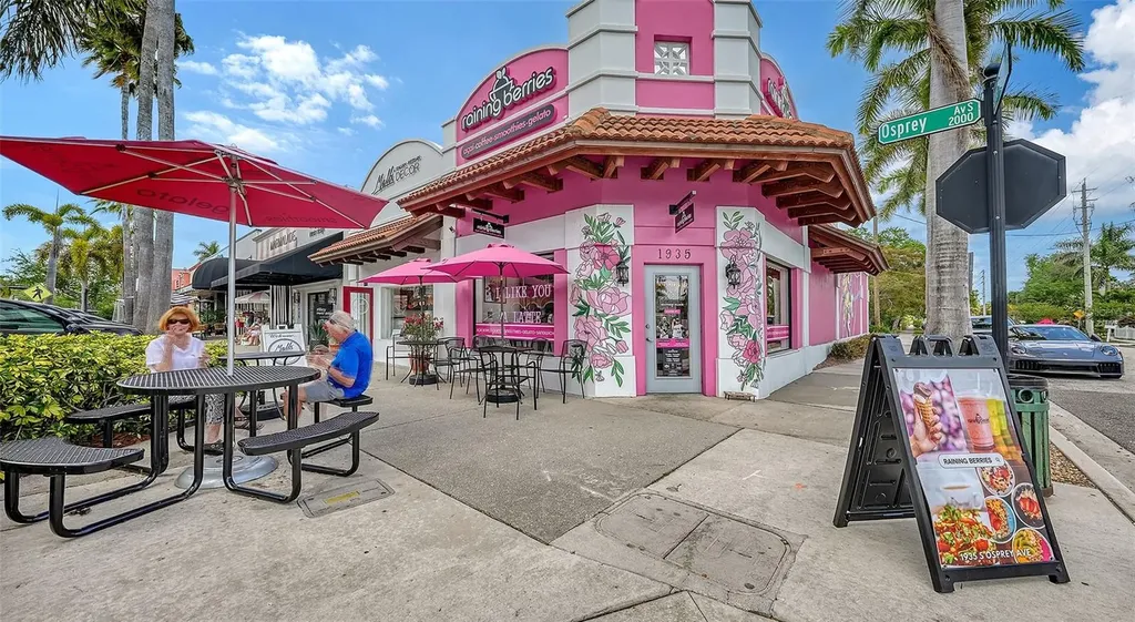 2010 Hyde Park Circle Sarasota FL 34239