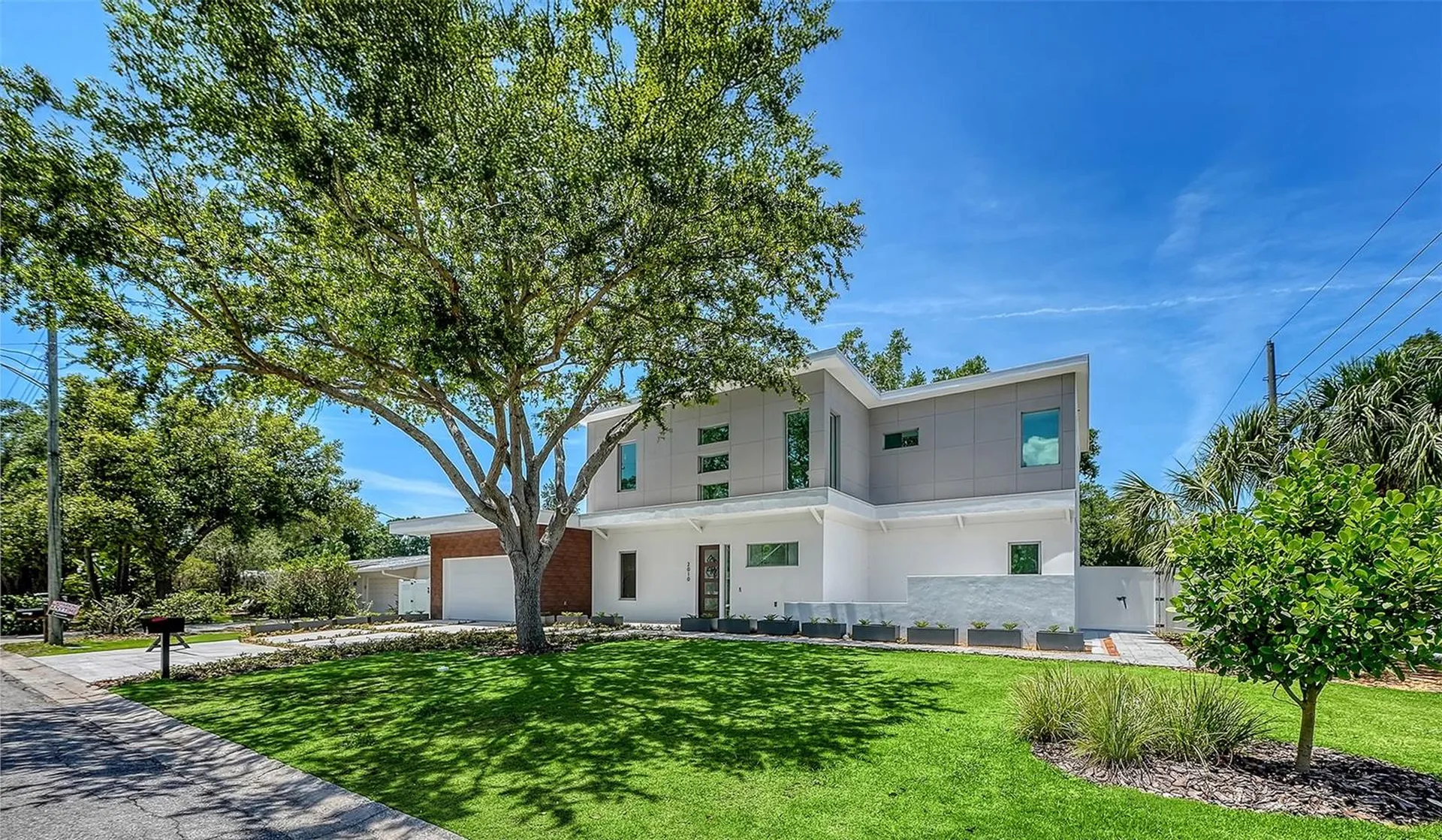 2010 Hyde Park Circle Sarasota FL 34239