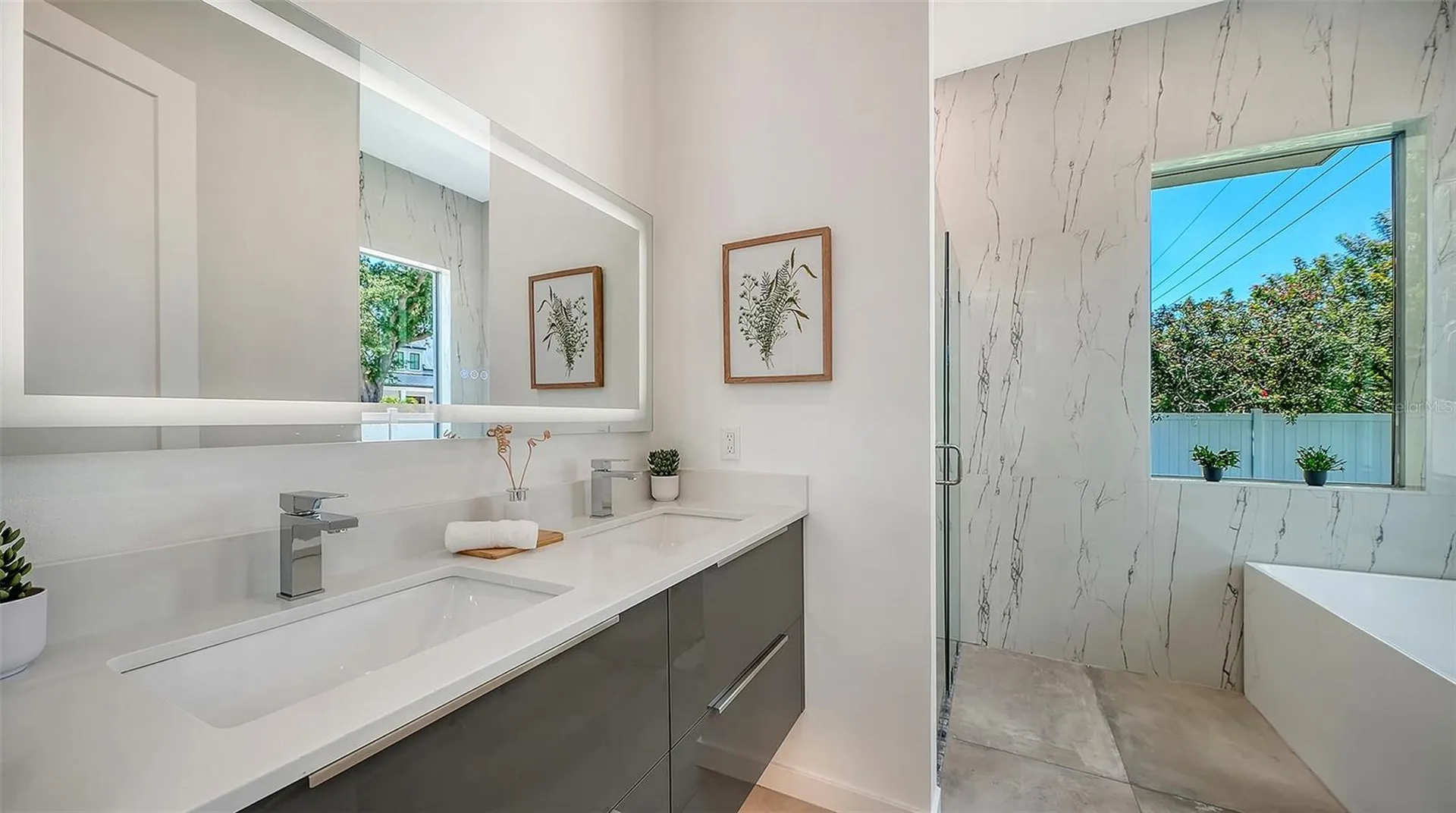 2010 Hyde Park Circle Sarasota FL 34239