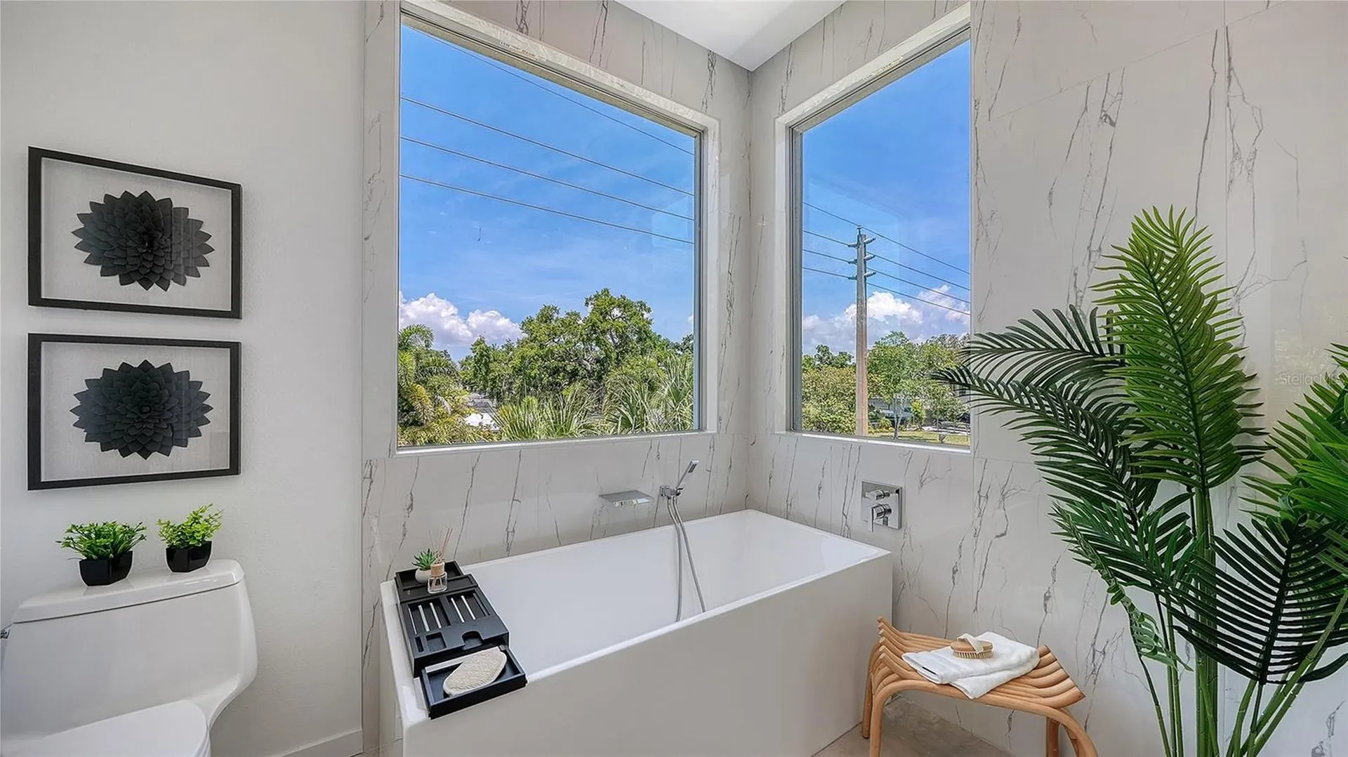 2010 Hyde Park Circle Sarasota FL 34239