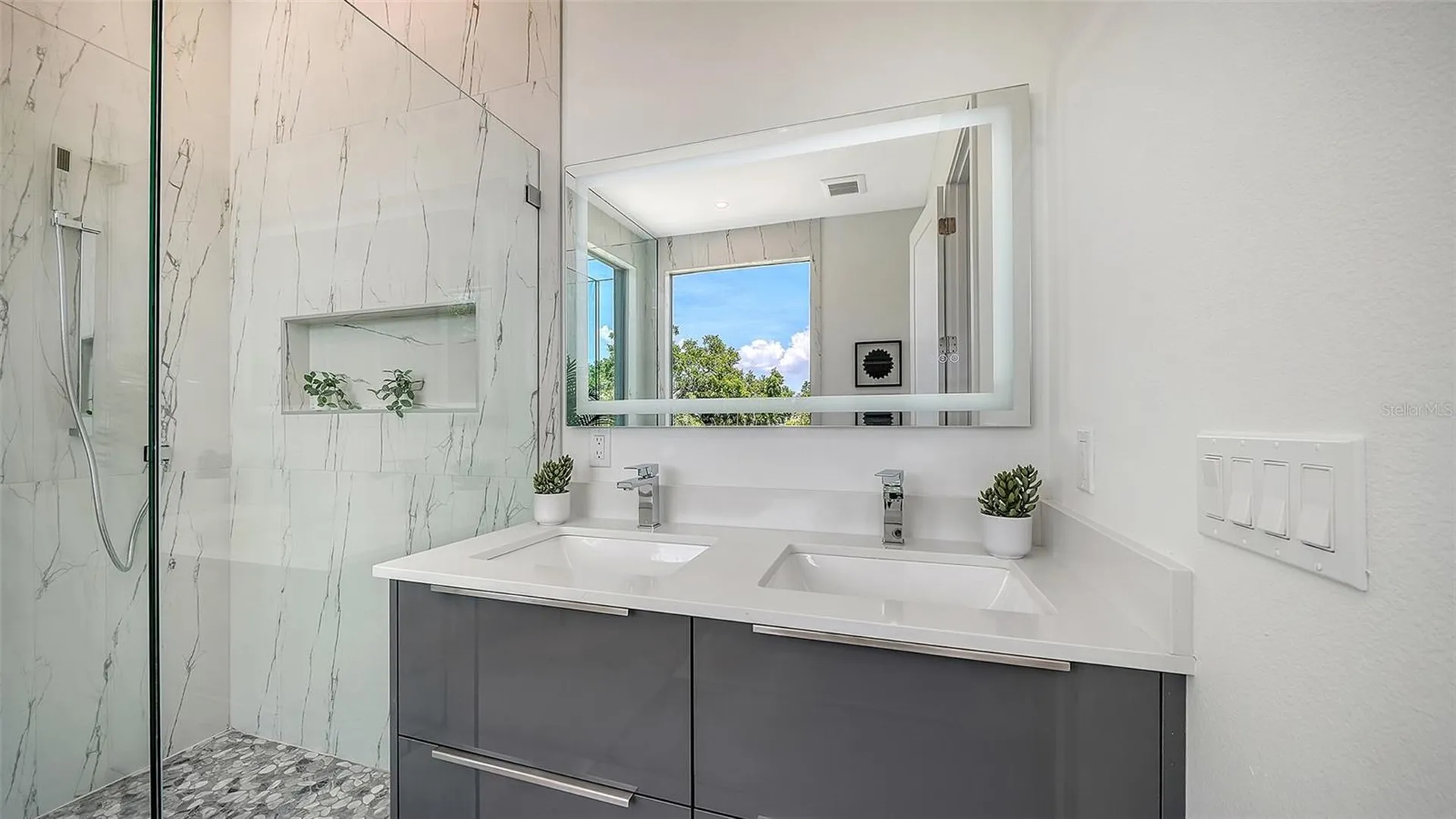 2010 Hyde Park Circle Sarasota FL 34239