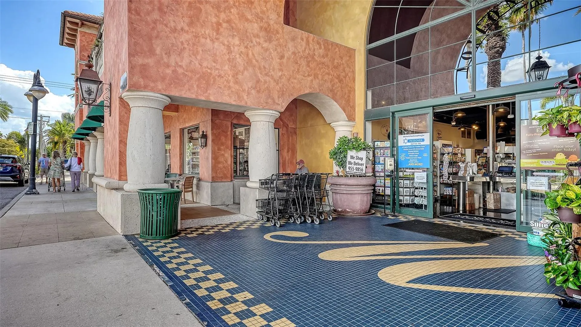 2010 Hyde Park Circle Sarasota FL 34239