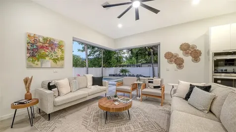 2010 Hyde Park Circle Sarasota FL 34239