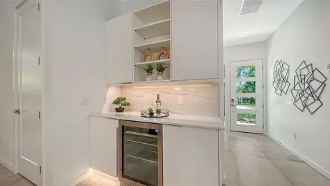 2010 Hyde Park Circle Sarasota FL 34239