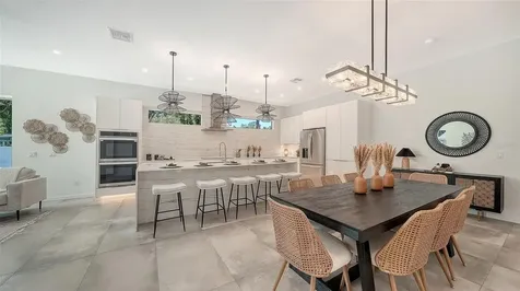 2010 Hyde Park Circle Sarasota FL 34239