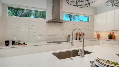 2010 Hyde Park Circle Sarasota FL 34239