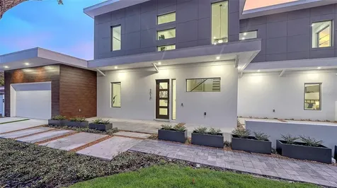 2010 Hyde Park Circle Sarasota FL 34239