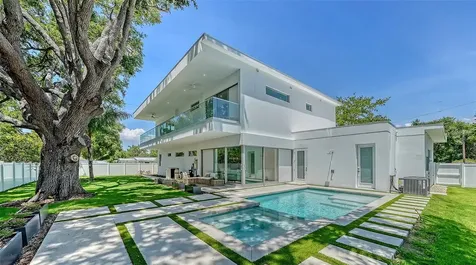 2010 Hyde Park Circle Sarasota FL 34239