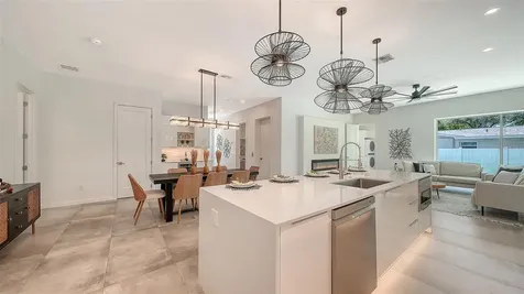 2010 Hyde Park Circle Sarasota FL 34239