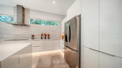 2010 Hyde Park Circle Sarasota FL 34239