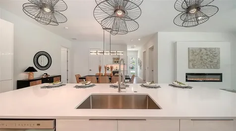 2010 Hyde Park Circle Sarasota FL 34239