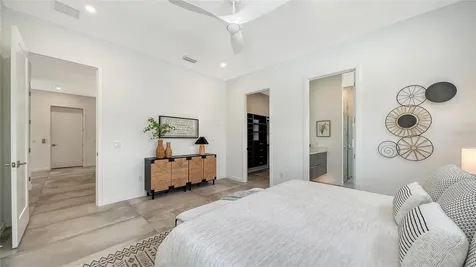 2010 Hyde Park Circle Sarasota FL 34239