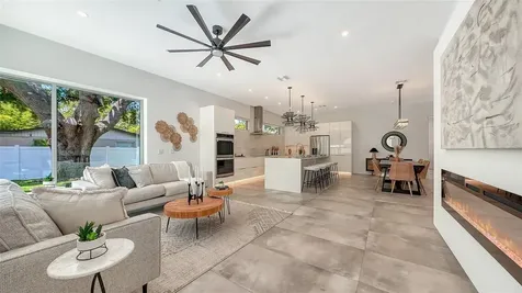 2010 Hyde Park Circle Sarasota FL 34239