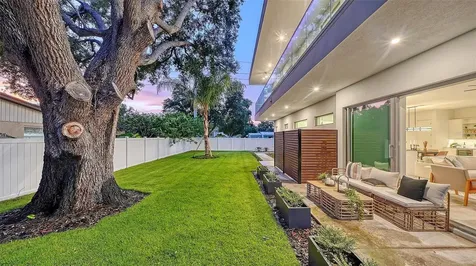 2010 Hyde Park Circle Sarasota FL 34239