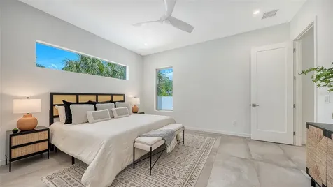 2010 Hyde Park Circle Sarasota FL 34239