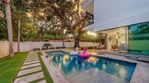 2010 Hyde Park Circle Sarasota FL 34239
