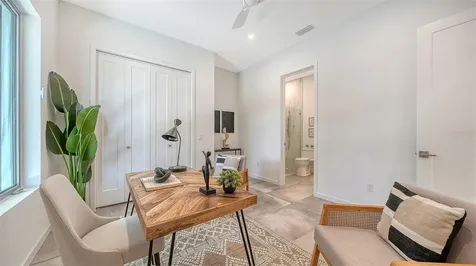2010 Hyde Park Circle Sarasota FL 34239