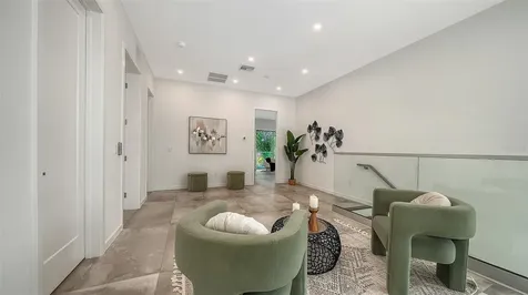 2010 Hyde Park Circle Sarasota FL 34239