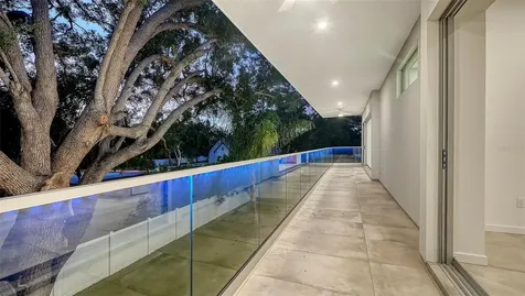 2010 Hyde Park Circle Sarasota FL 34239
