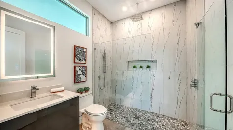 2010 Hyde Park Circle Sarasota FL 34239