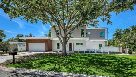 2010 Hyde Park Circle Sarasota FL 34239