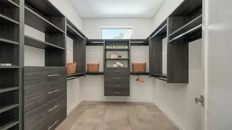 2010 Hyde Park Circle Sarasota FL 34239