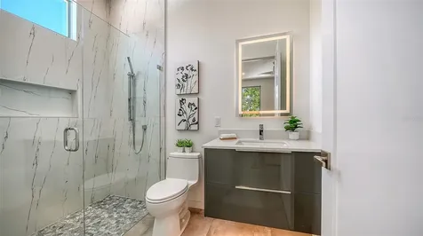 2010 Hyde Park Circle Sarasota FL 34239