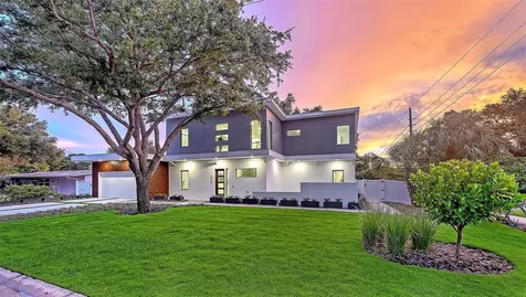 2010 Hyde Park Circle Sarasota FL 34239