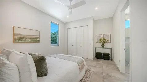 2010 Hyde Park Circle Sarasota FL 34239