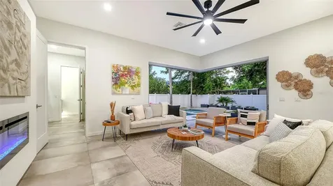 2010 Hyde Park Circle Sarasota FL 34239