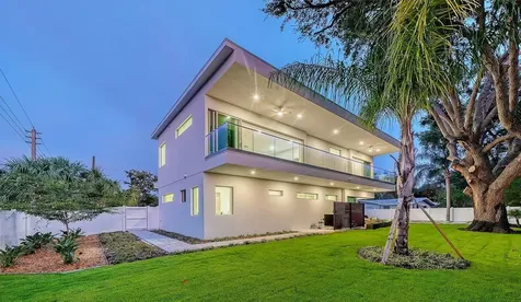 2010 Hyde Park Circle Sarasota FL 34239