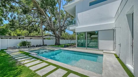 2010 Hyde Park Circle Sarasota FL 34239