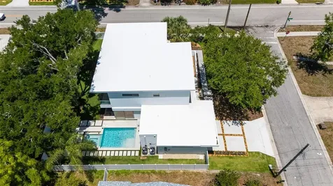 2010 Hyde Park Circle Sarasota FL 34239