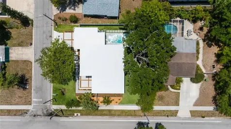 2010 Hyde Park Circle Sarasota FL 34239