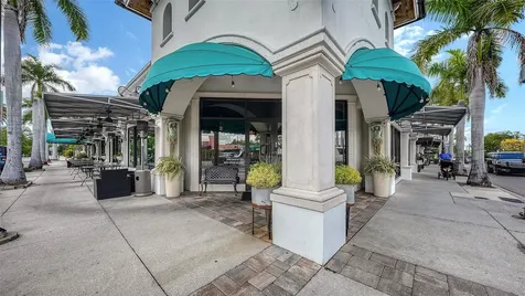 2010 Hyde Park Circle Sarasota FL 34239