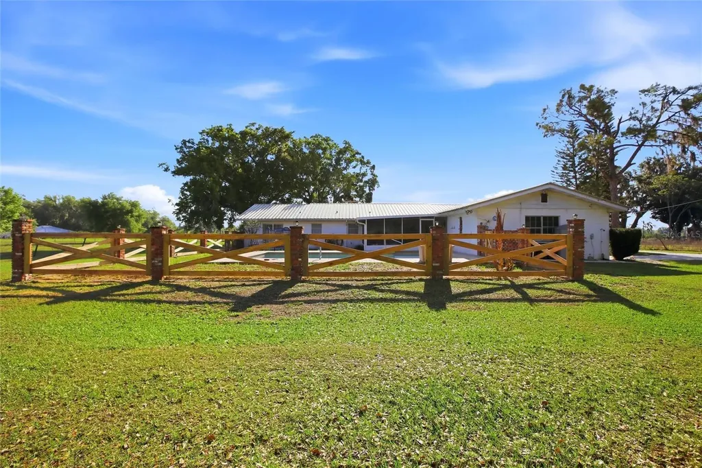 3903 Edison Avenue Bowling Green FL 33834