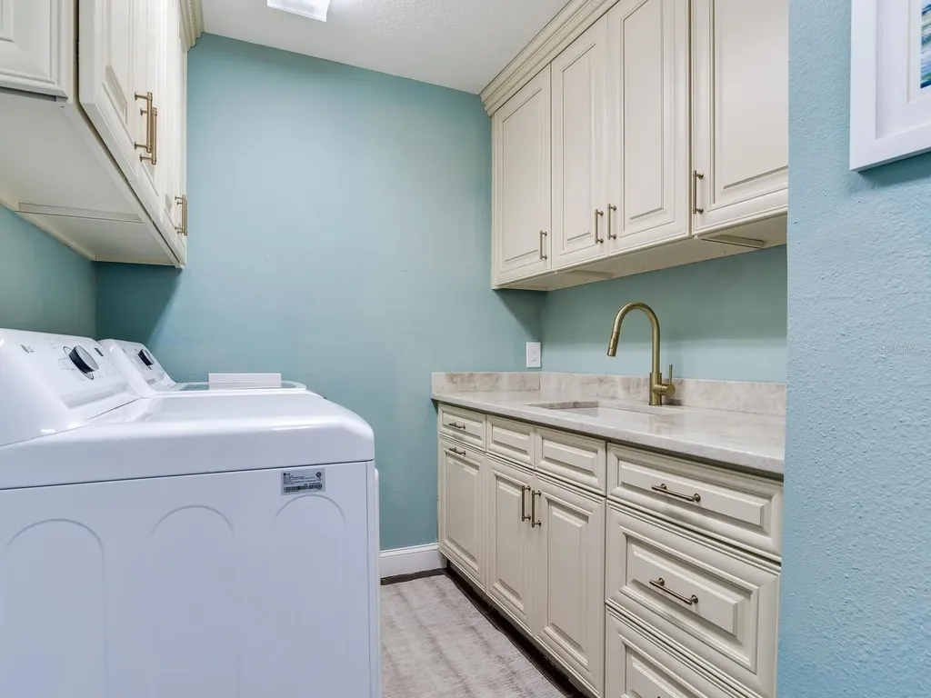 31 N Pine Circle Belleair FL 33756