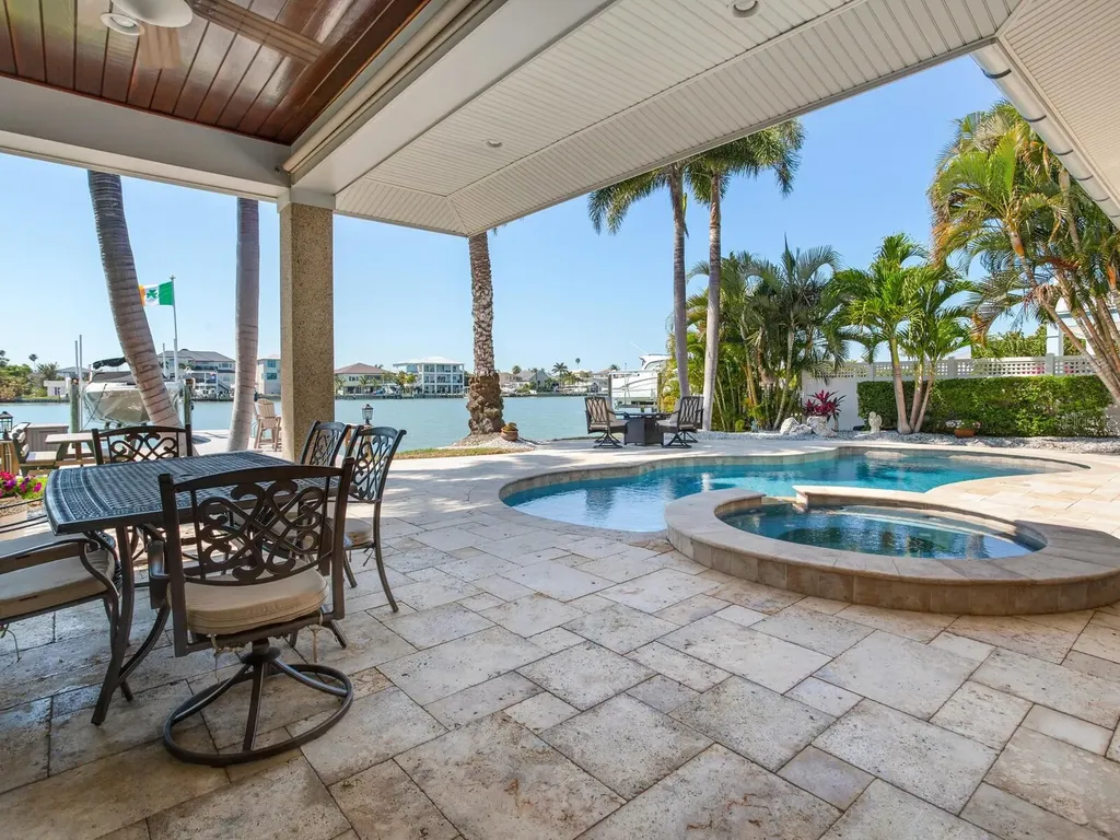 31 N Pine Circle Belleair FL 33756