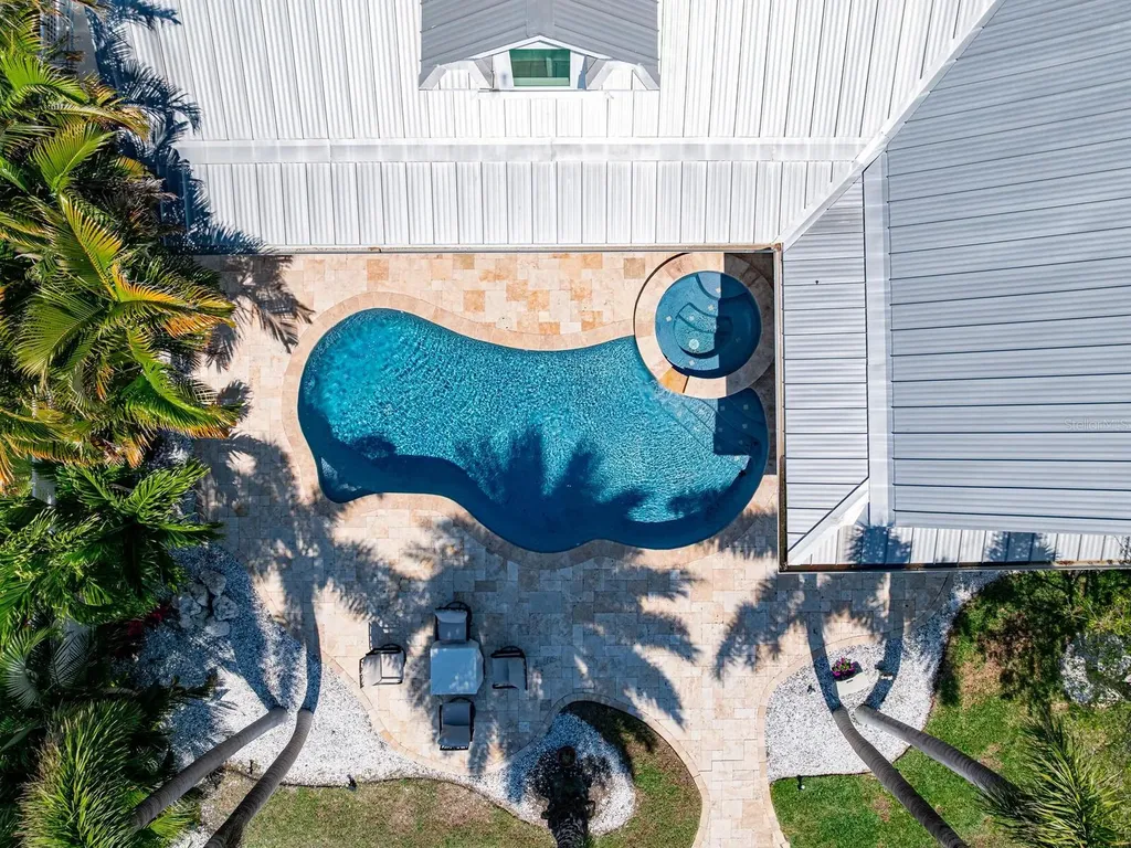 31 N Pine Circle Belleair FL 33756