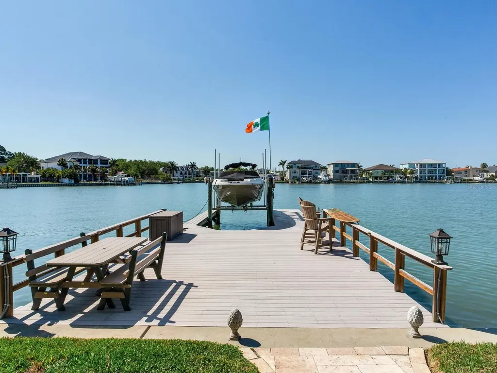 31 N Pine Circle Belleair FL 33756