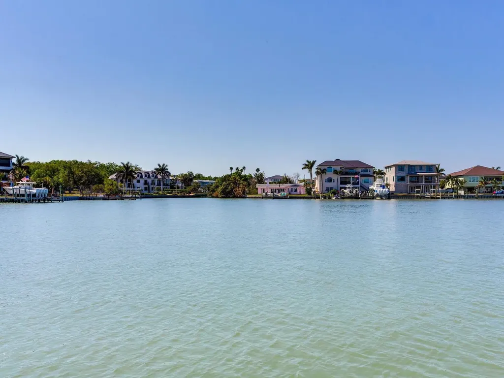 31 N Pine Circle Belleair FL 33756