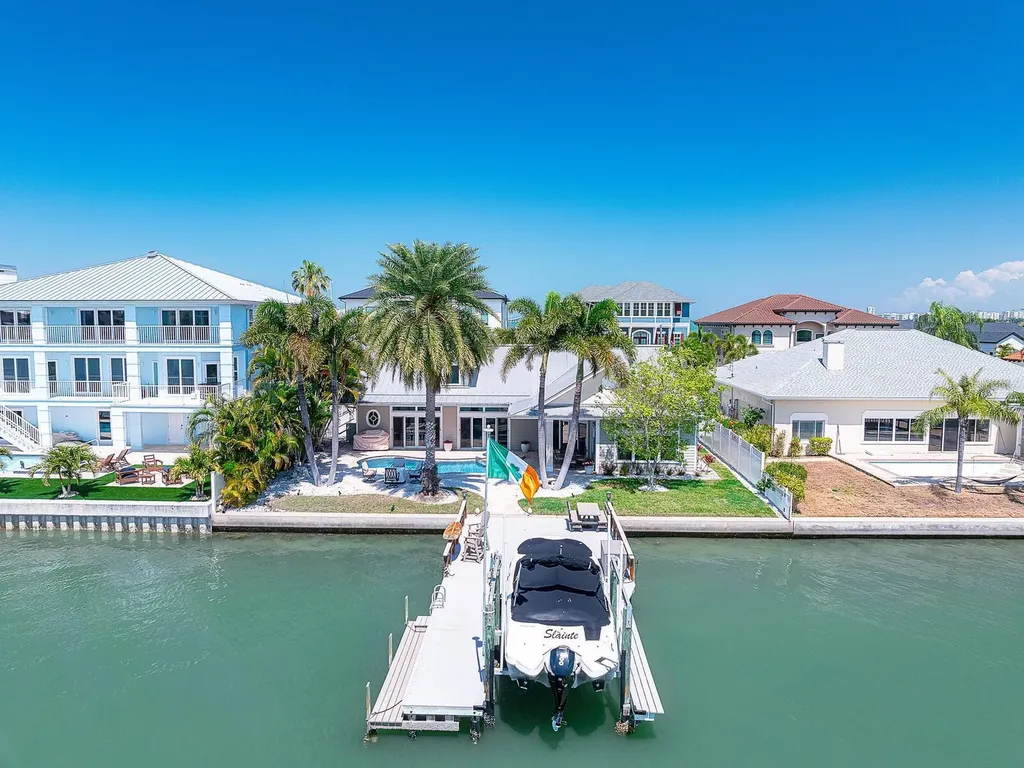31 N Pine Circle Belleair FL 33756
