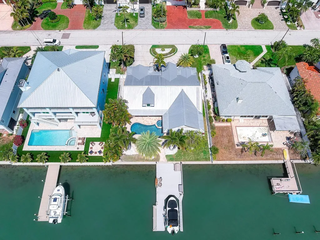 31 N Pine Circle Belleair FL 33756