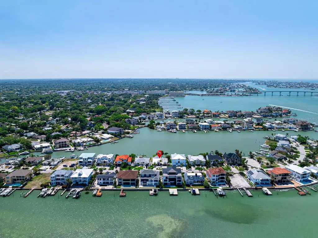 31 N Pine Circle Belleair FL 33756