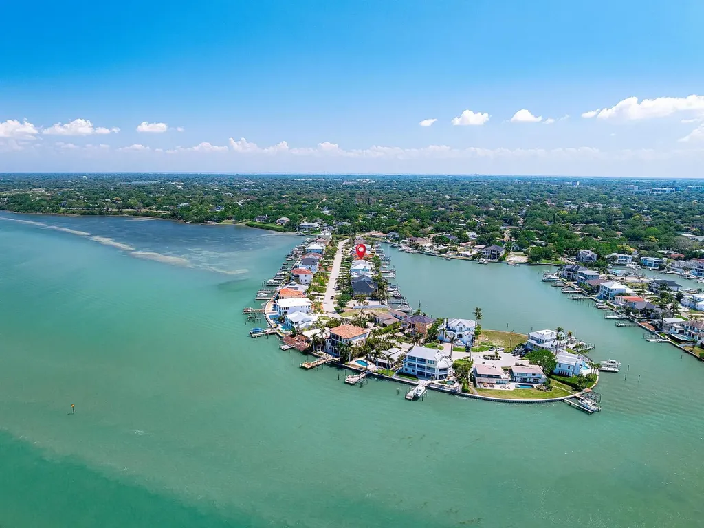 31 N Pine Circle Belleair FL 33756