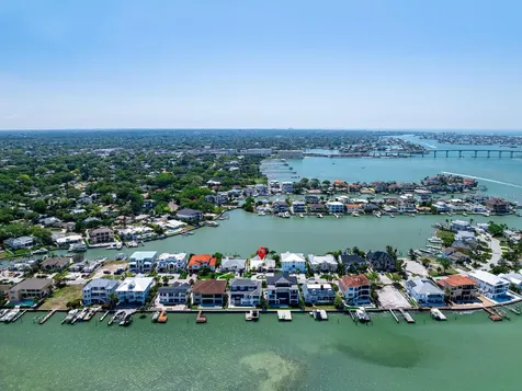 31 N Pine Circle Belleair FL 33756
