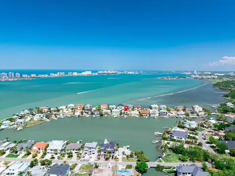 31 N Pine Circle Belleair FL 33756